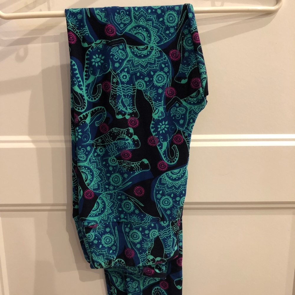 Lularoe OS leggings. Never worn without tags
